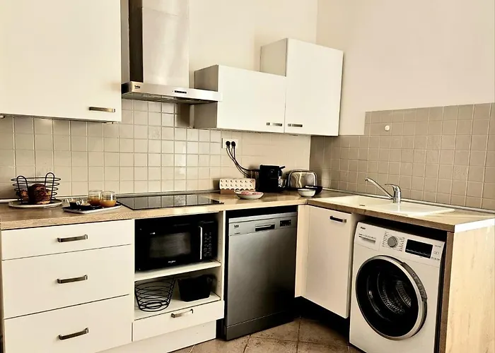 Arena - 2 - Vue Sur Les Arenes